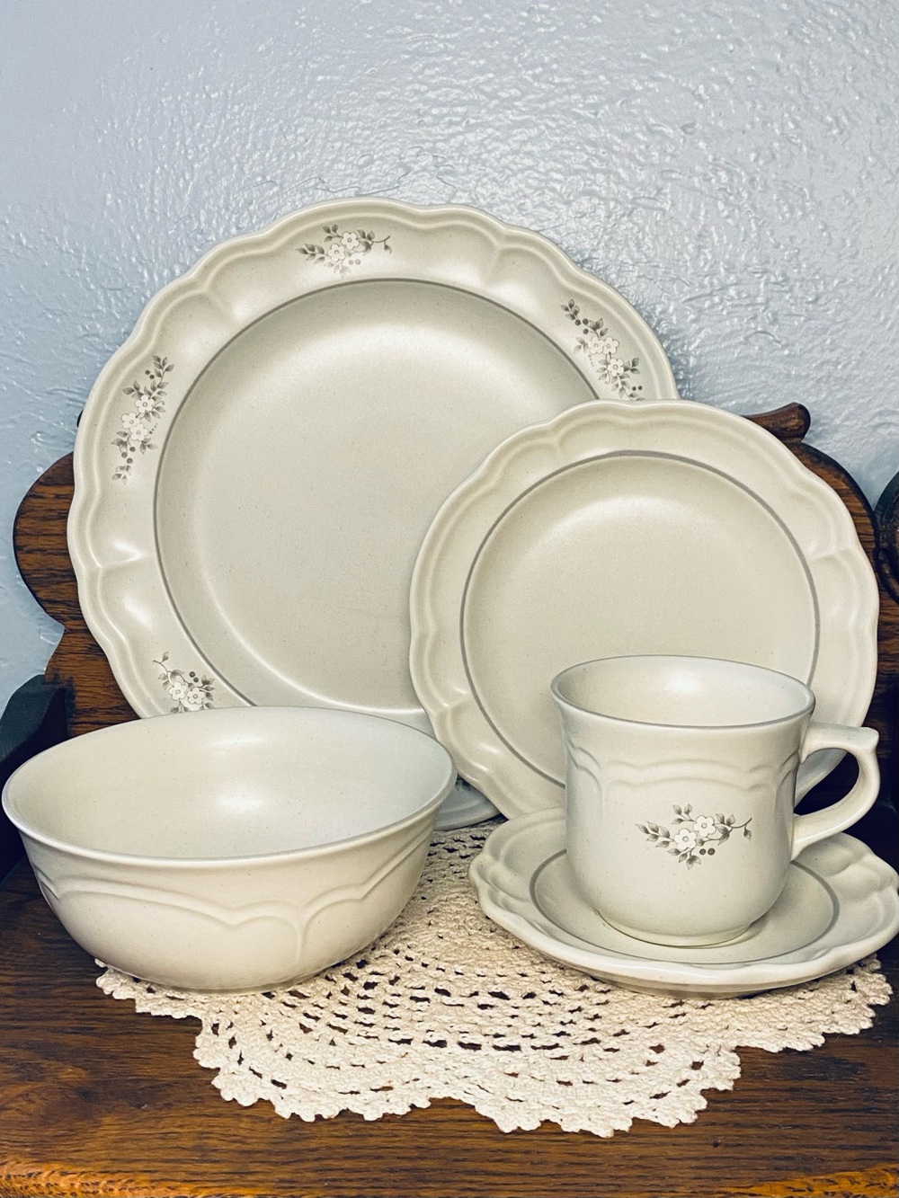 Pfaltzgraff Heirloom 5 Piece Place Setting